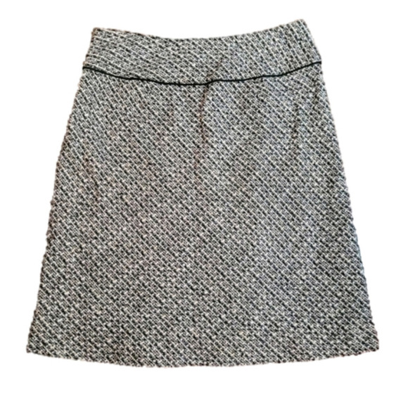 loft black and white, tweed looking skirt. Size 4. EXCELLENT CONDITION! - Picture 5 of 6